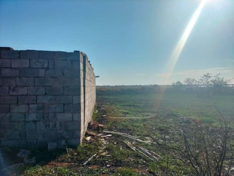 Продается 20 соток приватизированной , плодородной земли, под ИЖС , на ровном участке в с. Виноградное.