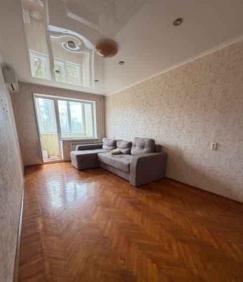 В продаже трехкомнатная квартира