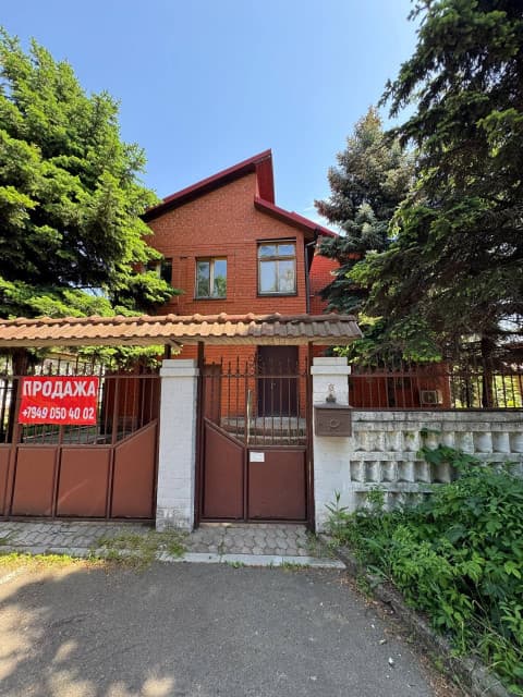 Продаётся просторный трёхуровневый дом в Приморском районе, Черёмушки, всего в 10 минутах от моря на автомобиле.