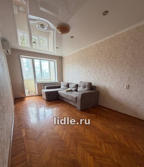 В продаже трехкомнатная квартира